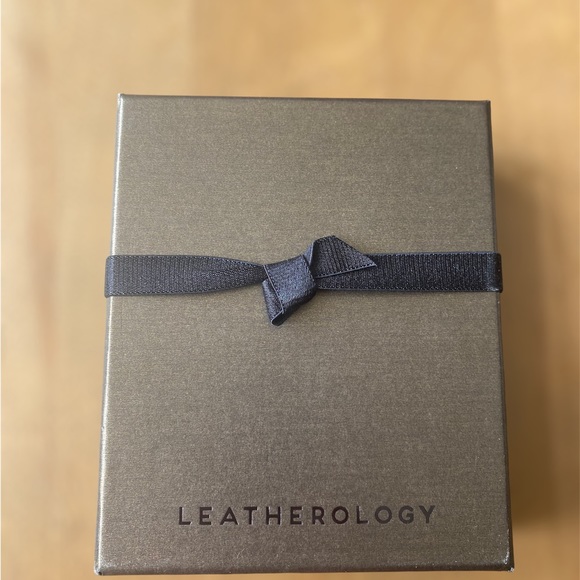 Leatherology Brown Leather Trifold Wallet - Picture 3 of 8